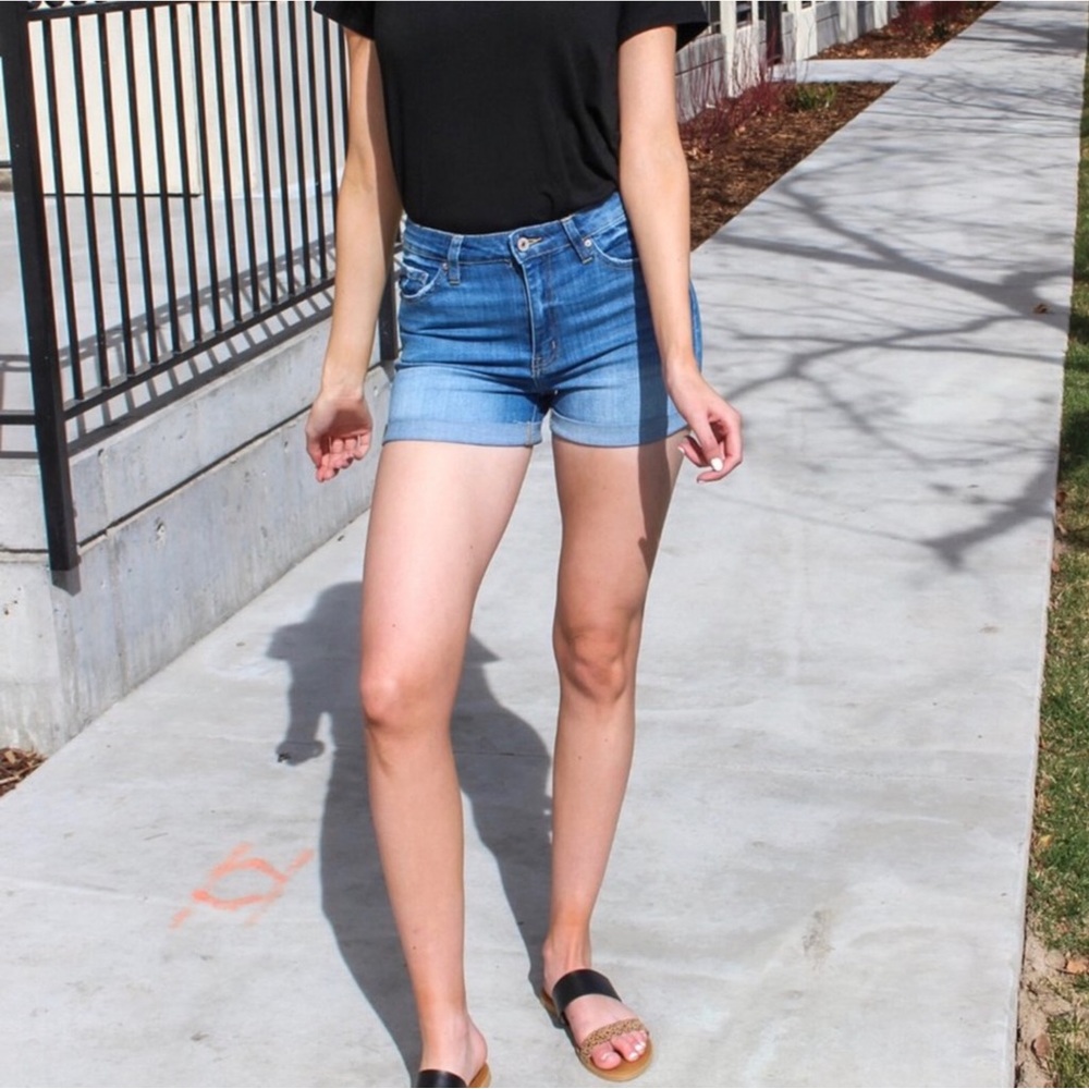 KanCan High Rise Medium Wash Shorts Multi Women’s Sizes NWT - Picture 6 of 8